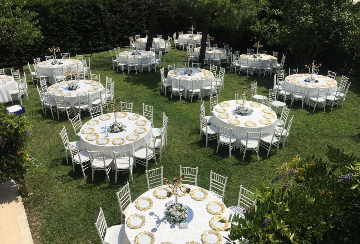 Kır düğünü ve davet organizasyonları için masa sandalye kiralama
