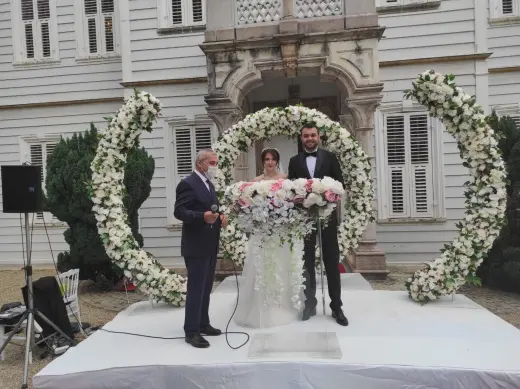 Nikâh Masası Kiralama | Arka Tag Çiçeği Kiralama  | Pleksi Nikah Kürsüsü Kiralama 